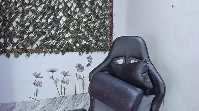 Sarahbrowm  online show from October 2025 07:03:01 PM