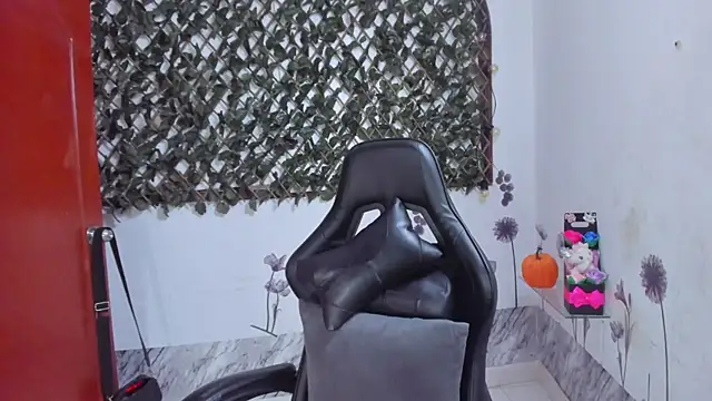 Sarahbrowm  online show from October 2025 06:51:01 PM