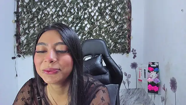 Sarahbrowm  online show from October 2025 07:02:01 PM