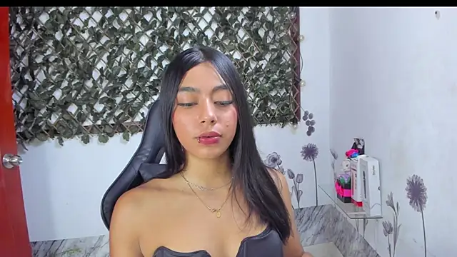 Sarahbrowm  online show from November 2025 07:13:02 PM