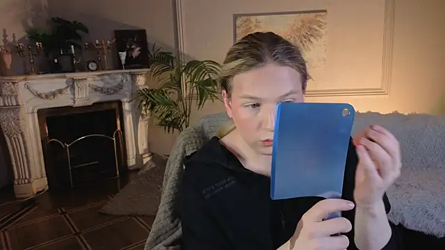 Snapshot of Jes_Solar chatting on November 2025 09:02:01 PM Jes Solar online show from November 2025 09:02:01 PM