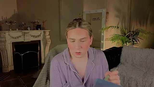 Jes Solar online show from February 2026 06:04:01 PM