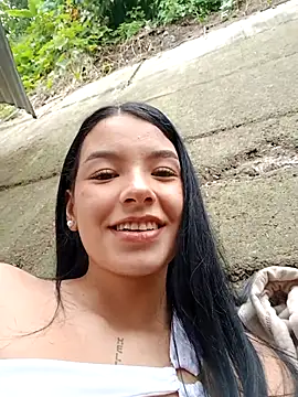 adrianagilton online show from November 2025 05:51:02 PM