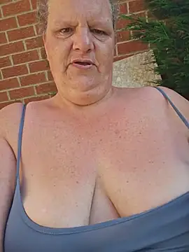 MissQueenBeex online show from May 2026 08:01:01 AM