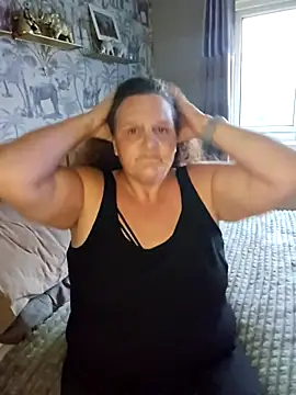 MissQueenBeex online show from September 2025 05:28:01 PM