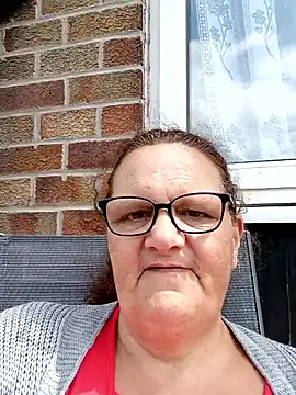 MissQueenBeex online show from June 2026 01:00:02 PM