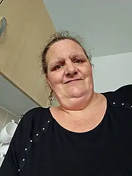 MissQueenBeex online show from May 2026 01:36:02 PM