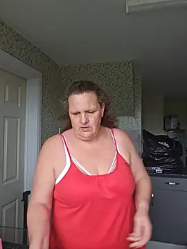 MissQueenBeex online show from May 2026 01:40:01 PM