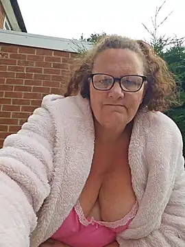 MissQueenBeex online show from June 2026 08:03:03 AM