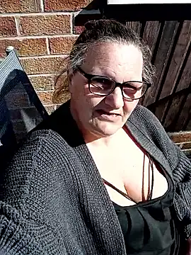 MissQueenBeex online show from April 2026 02:30:01 PM
