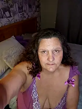 MissQueenBeex online show from November 2025 07:28:02 PM