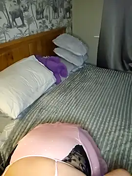 MissQueenBeex online show from November 2025 06:56:02 PM