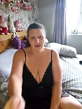 MissQueenBeex online show from December 2025 11:03:02 AM