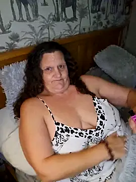 MissQueenBeex online show from November 2025 01:21:02 AM