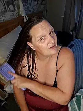 MissQueenBeex online show from December 2025 03:32:02 PM