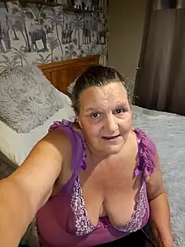 MissQueenBeex online show from October 2025 08:51:02 PM