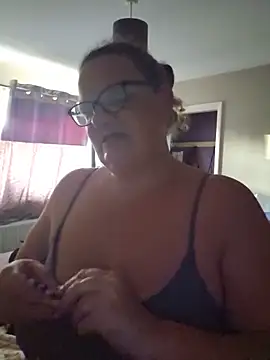 MissQueenBeex online show from May 2026 07:23:01 PM
