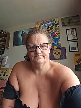 MissQueenBeex online show from July 2026 07:52:01 AM