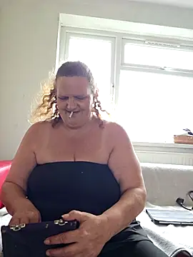 MissQueenBeex online show from May 2026 02:42:02 PM