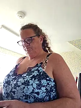 MissQueenBeex online show from May 2026 01:38:01 PM