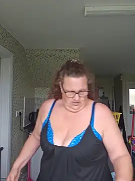 MissQueenBeex online show from May 2026 09:50:02 AM