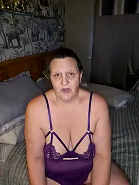 MissQueenBeex online show from January 2026 04:22:02 PM