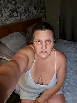 MissQueenBeex online show from October 2025 07:59:02 PM