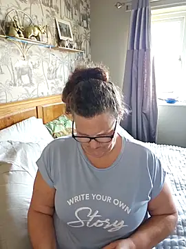 MissQueenBeex online show from February 2026 01:56:01 PM