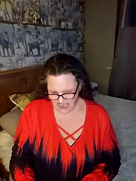 MissQueenBeex online show from April 2026 08:15:01 PM
