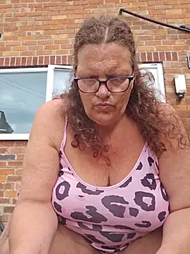 MissQueenBeex online show from June 2026 08:25:01 AM