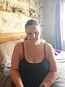 MissQueenBeex online show from September 2025 01:39:01 PM