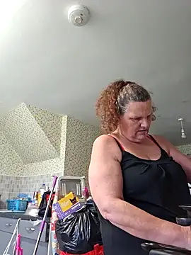 MissQueenBeex online show from November 2025 01:04:02 PM