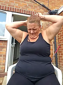 MissQueenBeex online show from August 2026 12:44:02 PM
