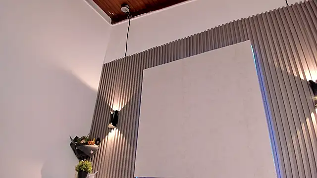 Emmazc  online show from November 2025 08:40:02 PM