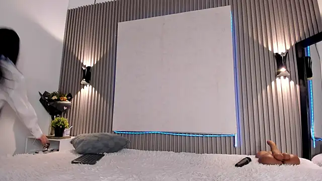 Emmazc  online show from November 2025 08:08:01 PM