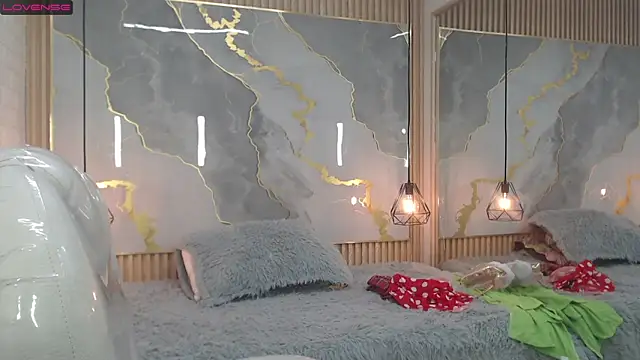 nei girl online show from October 2025 11:11:02 AM