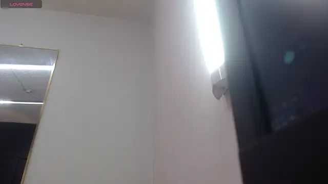 nei girl online show from April 2026 11:50:01 AM