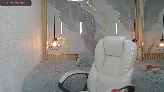 nei girl online show from October 2025 01:01:01 PM