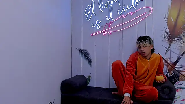 Meneaterss online show from October 2025 10:50:02 AM