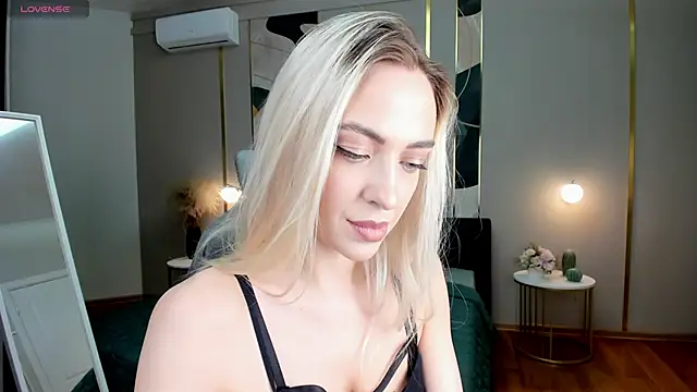 Snapshot of _Miss_Valentina_ chatting on March 2025 04:17:02 AM Miss Valentina online show from March 2025 04:17:02 AM