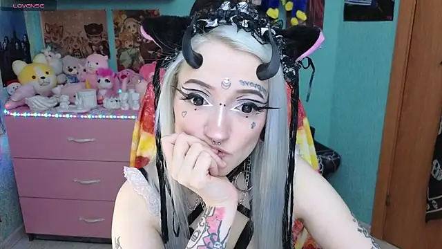 Manuela unicorn online show from April 2026 08:25:02 PM