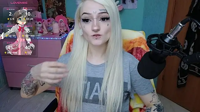 Manuela unicorn online show from May 2026 09:00:01 PM