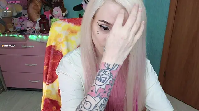 Manuela unicorn online show from November 2025 04:13:01 AM