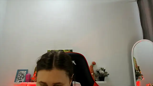 Snapshot of Lucky_Lana chatting on January 2026 03:43:02 AM Lucky Lana online show from January 2026 03:43:02 AM