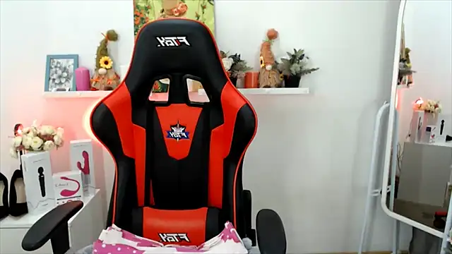 Snapshot of Lucky_Lana chatting on November 2025 01:05:01 AM Lucky Lana online show from November 2025 01:05:01 AM