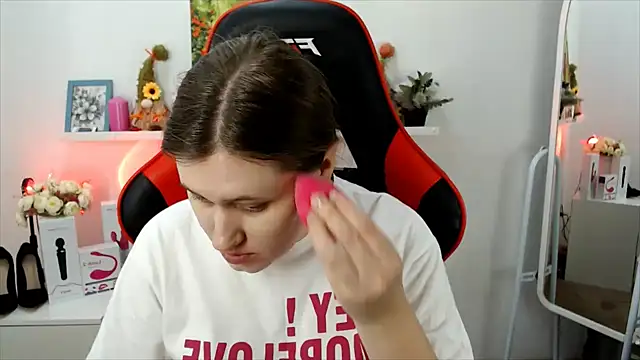 Snapshot of Lucky_Lana chatting on November 2025 02:43:02 AM Lucky Lana online show from November 2025 02:43:02 AM