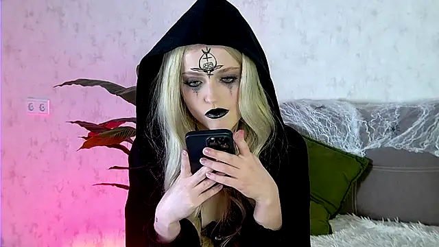 AshleyD  online show from October 2025 05:09:02 PM