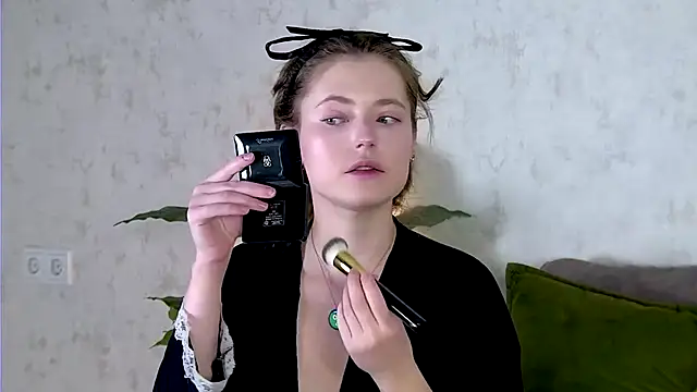 AshleyD  online show from November 2025 12:42:02 PM