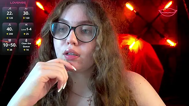 LuxSopphia online show from November 2025 08:25:01 PM