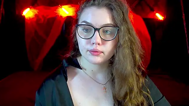 LuxSopphia online show from November 2025 08:12:01 PM